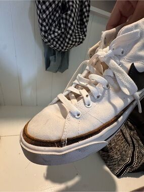 Nike converse style shoes